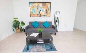 Spacious Entire Apartment With Free Parking
